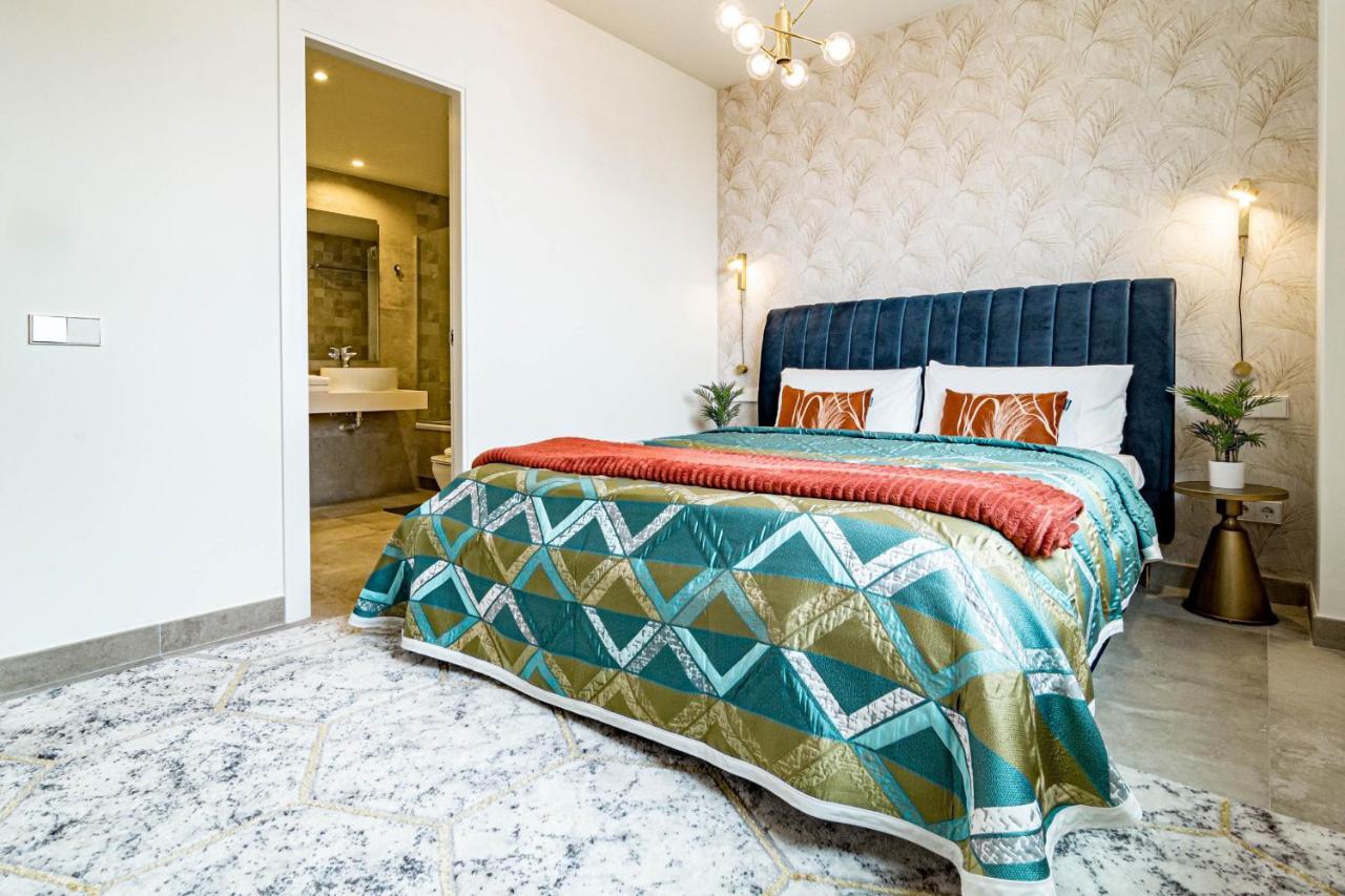 Inf25E- Tastefully Furnished Flat, Estepona Center 外观 照片